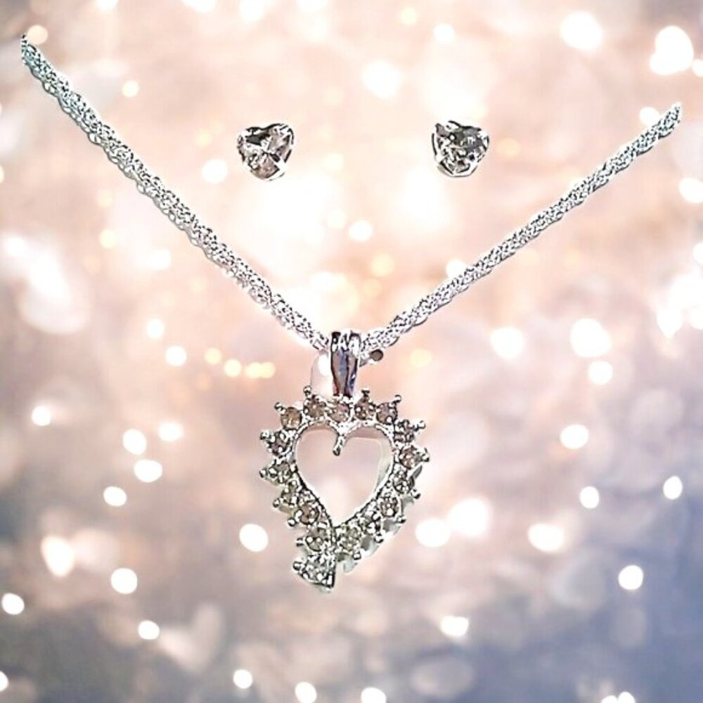 NEW! 3 piece Jewelry Set Heart Necklace with EarringS Simulated Diamonds Sparkle - Picture 4 of 14